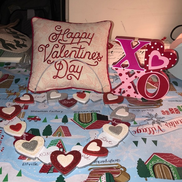 Kohl's Holiday Valentines Day Decor Set Poshmark